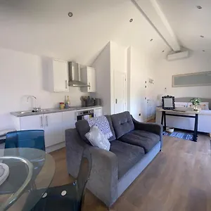 Little - Beautiful Modern Open Plan Holiday home